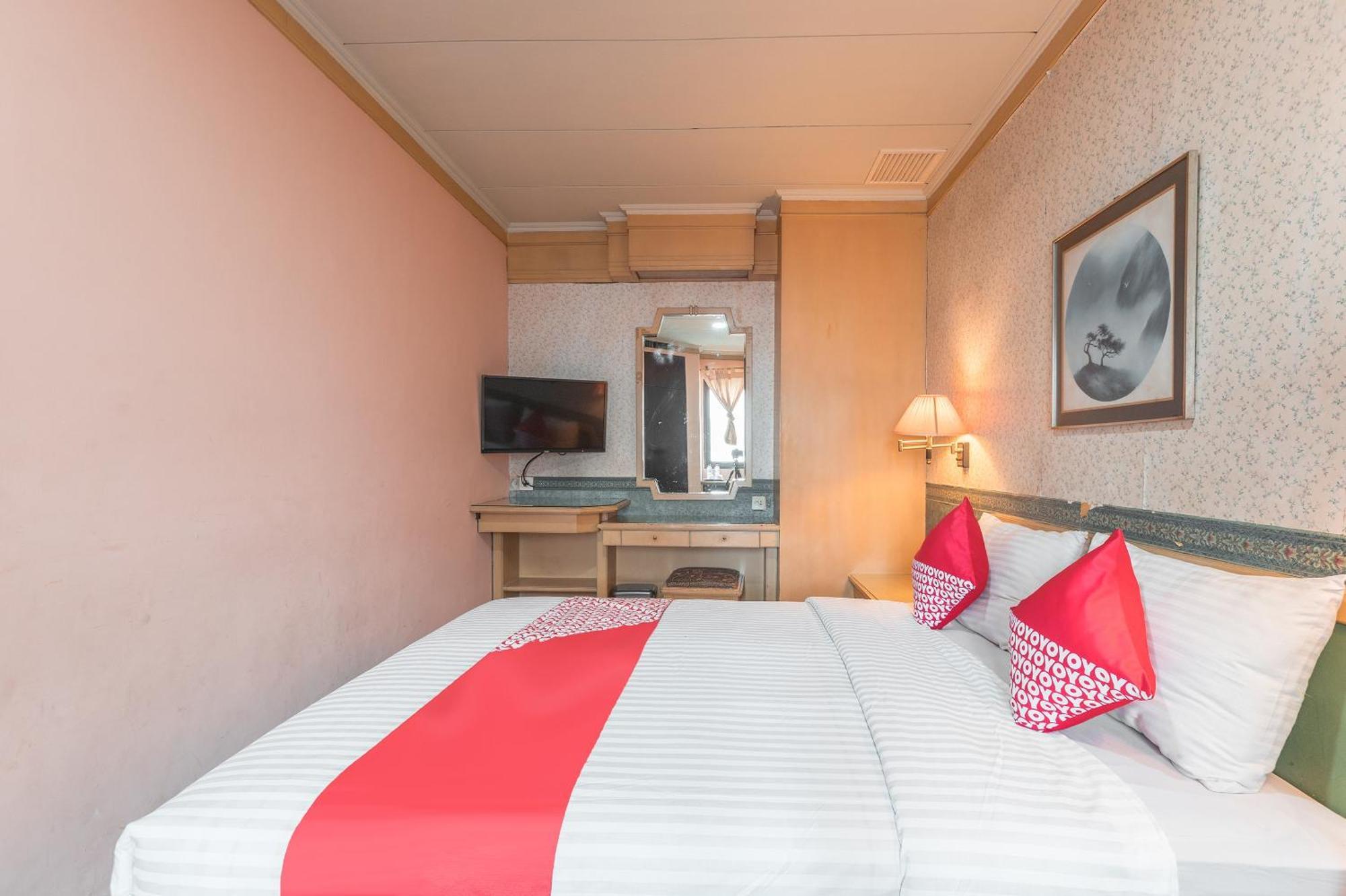 OYO 671 Hotel Capitol Giacarta Esterno foto
