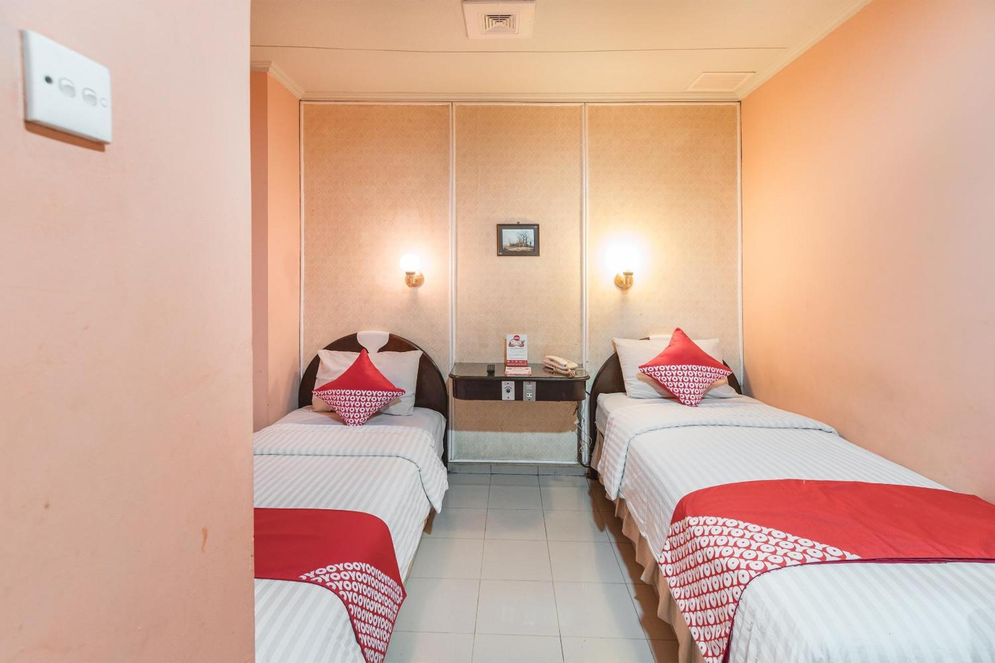 OYO 671 Hotel Capitol Giacarta Esterno foto
