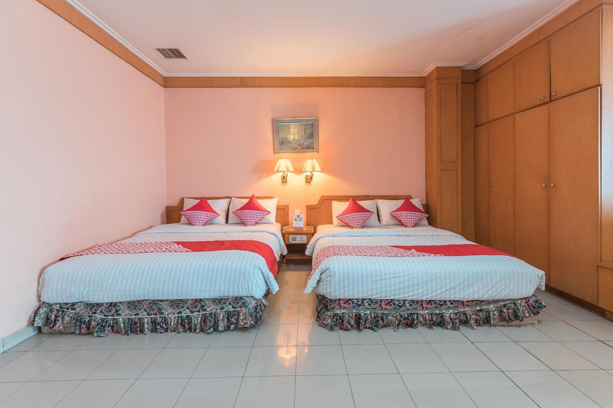 OYO 671 Hotel Capitol Giacarta Esterno foto