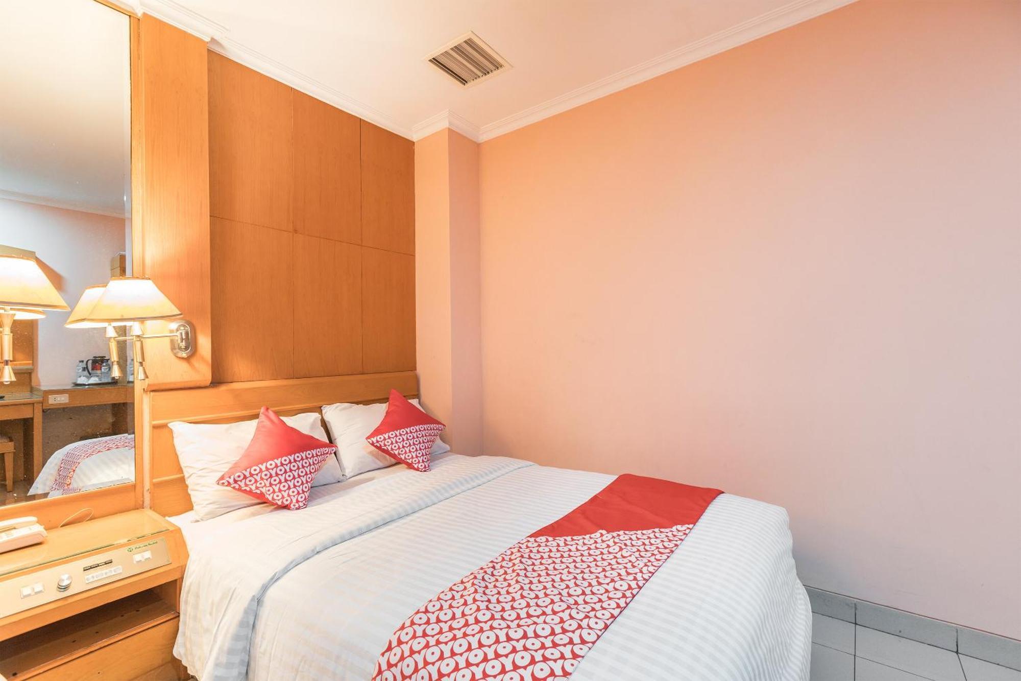 OYO 671 Hotel Capitol Giacarta Esterno foto