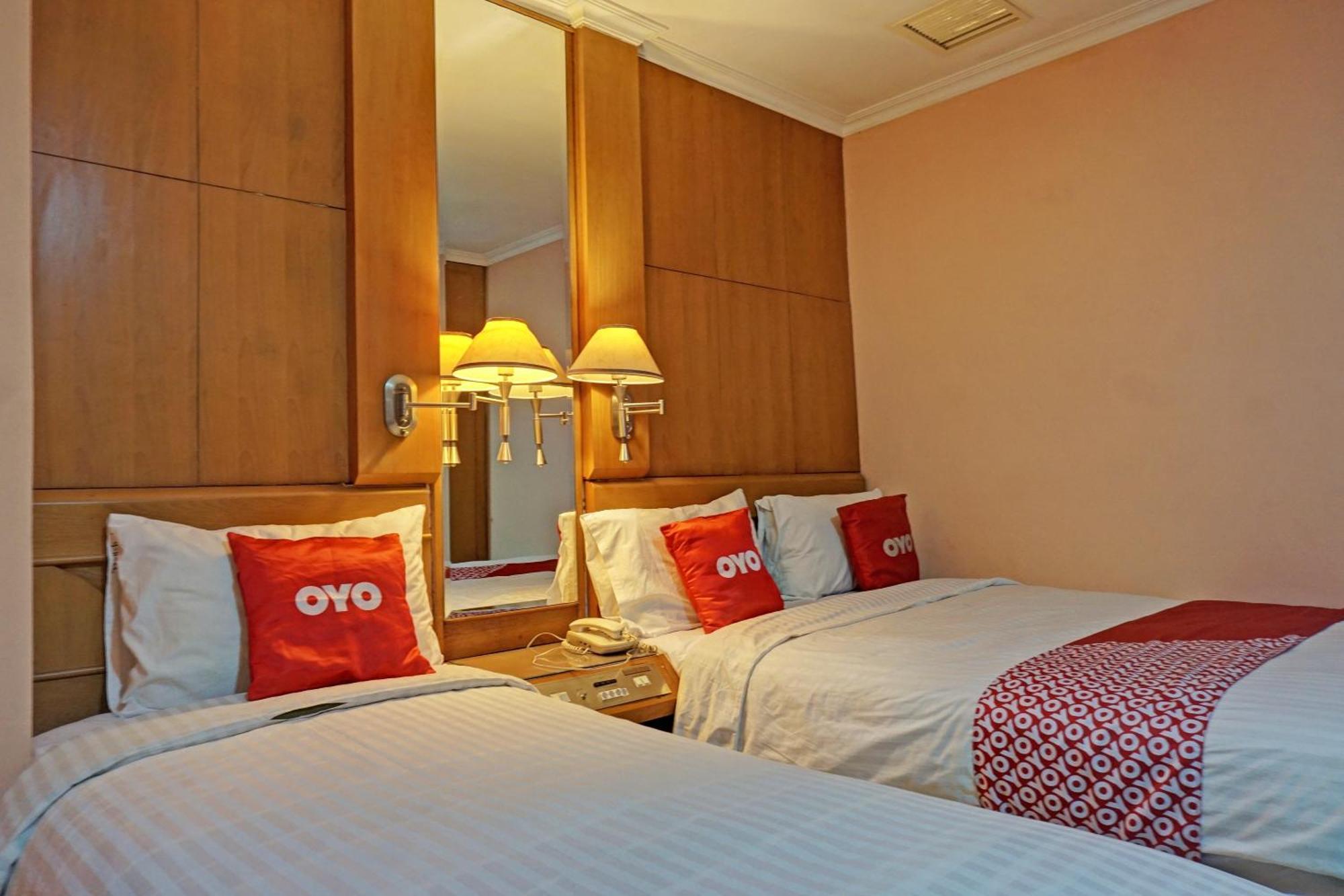 OYO 671 Hotel Capitol Giacarta Esterno foto