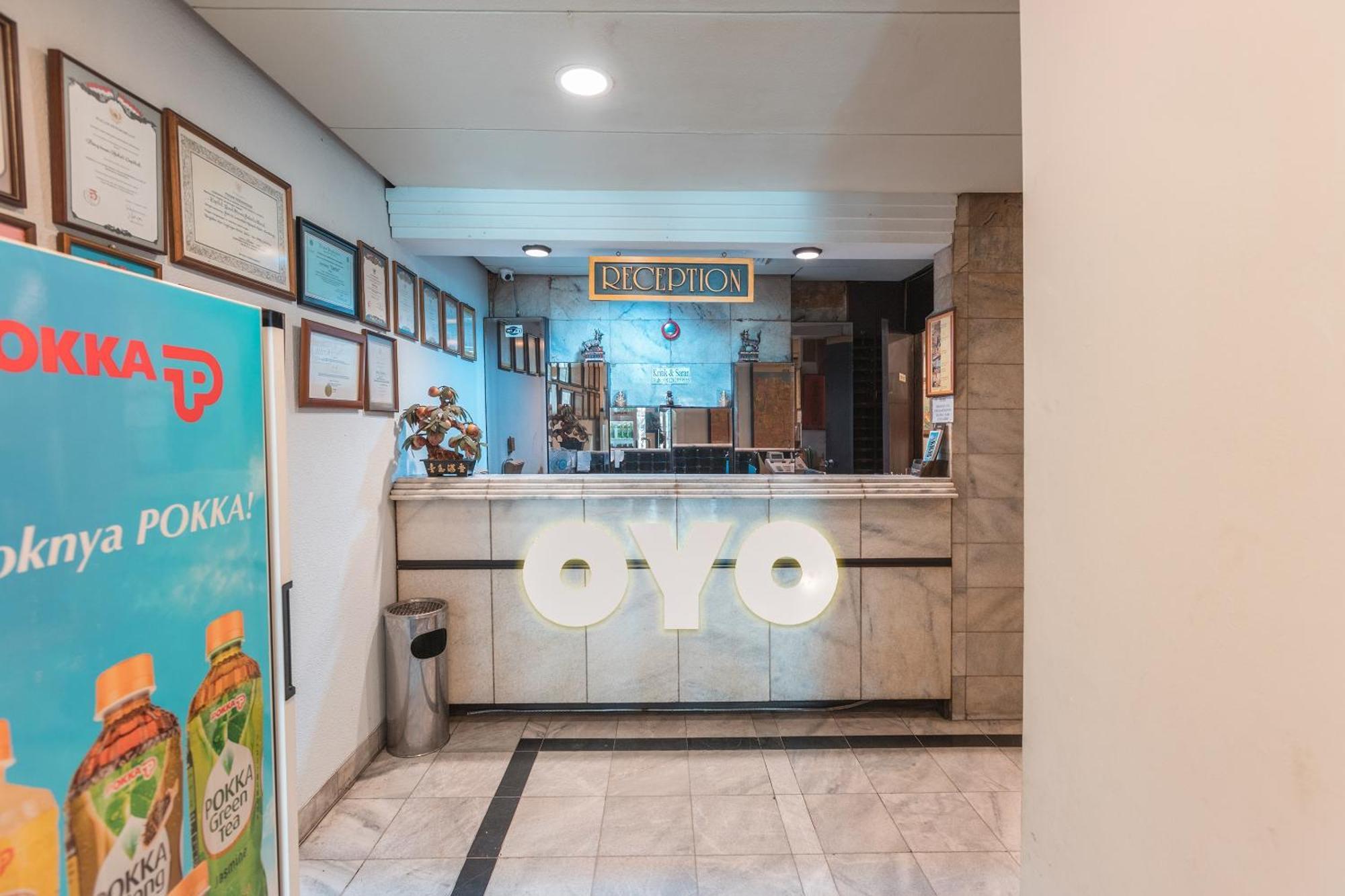 OYO 671 Hotel Capitol Giacarta Esterno foto