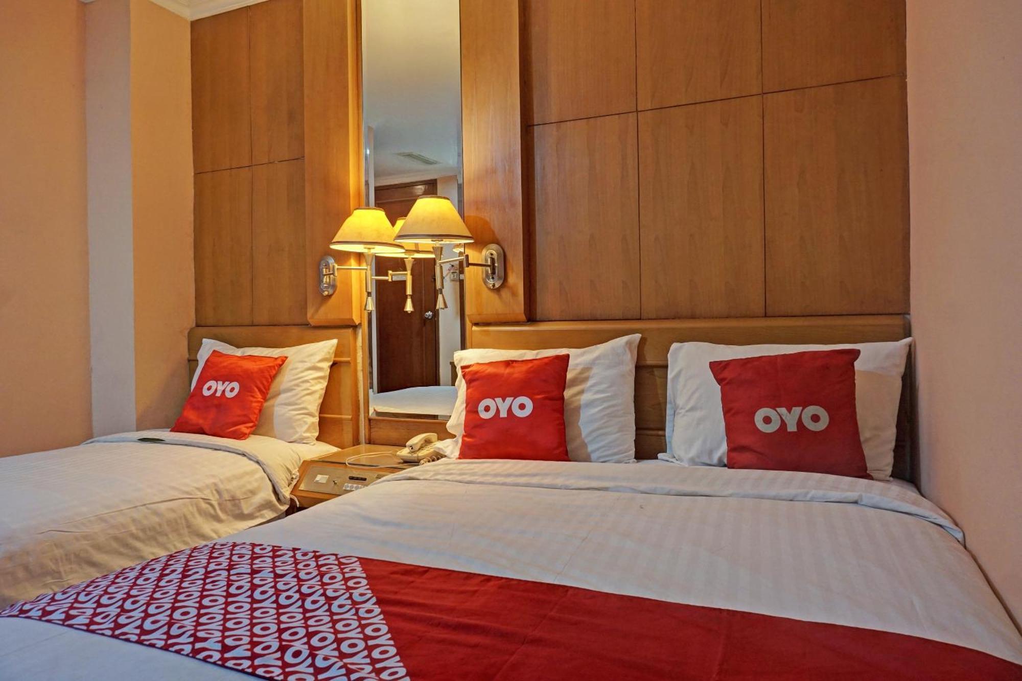 OYO 671 Hotel Capitol Giacarta Esterno foto