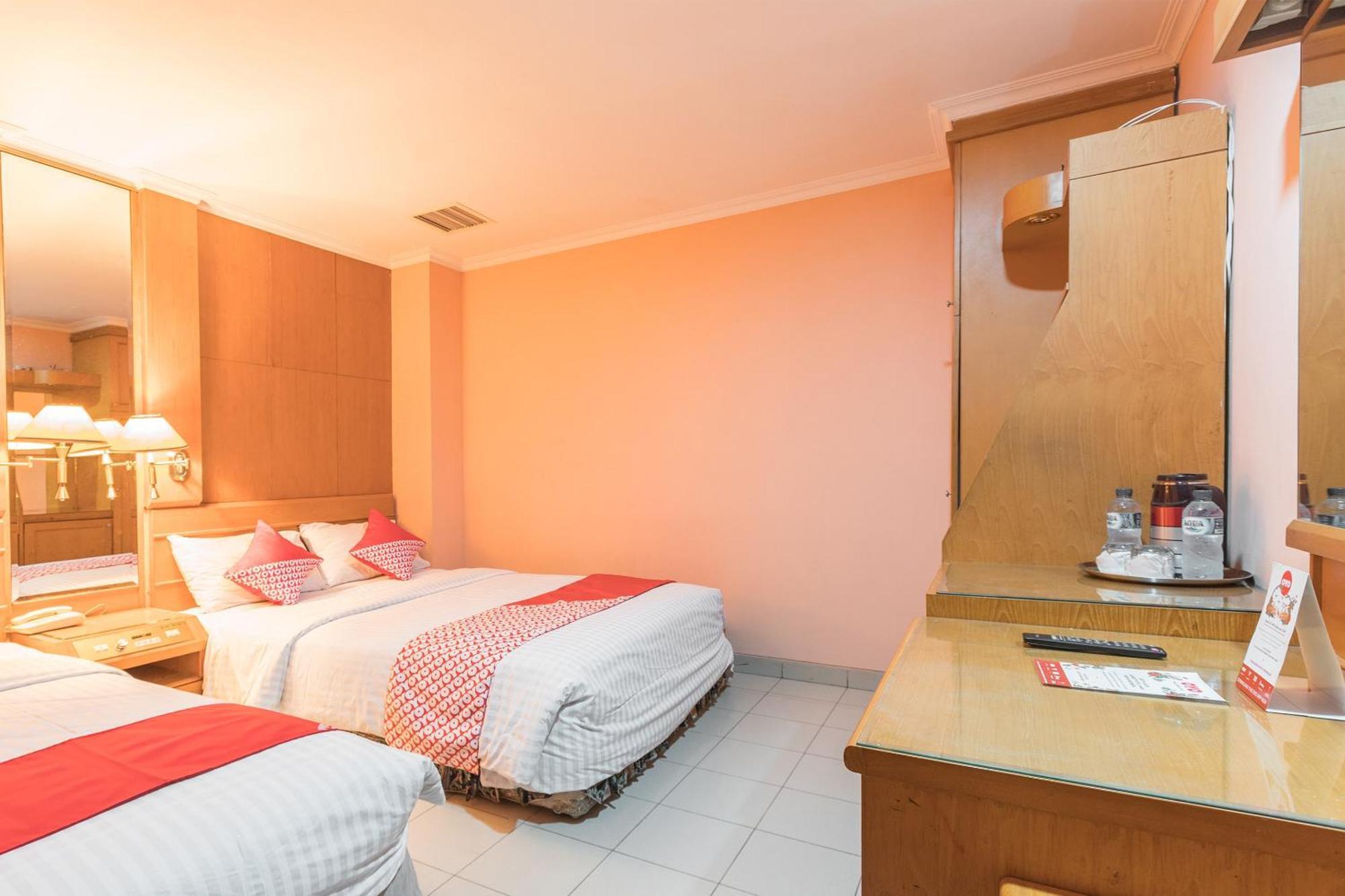 OYO 671 Hotel Capitol Giacarta Esterno foto
