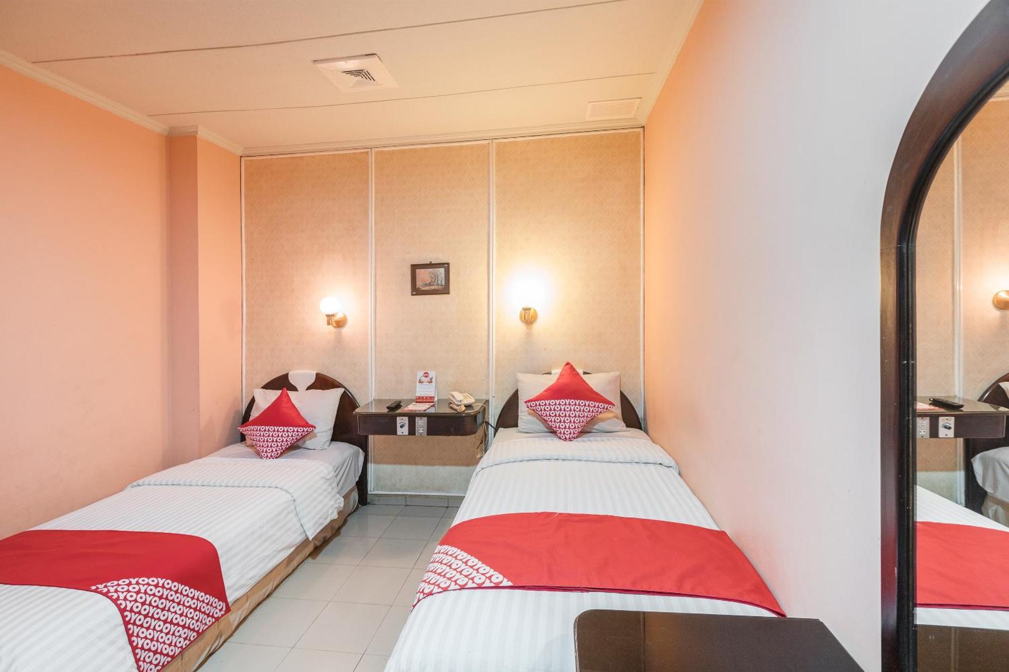OYO 671 Hotel Capitol Giacarta Esterno foto