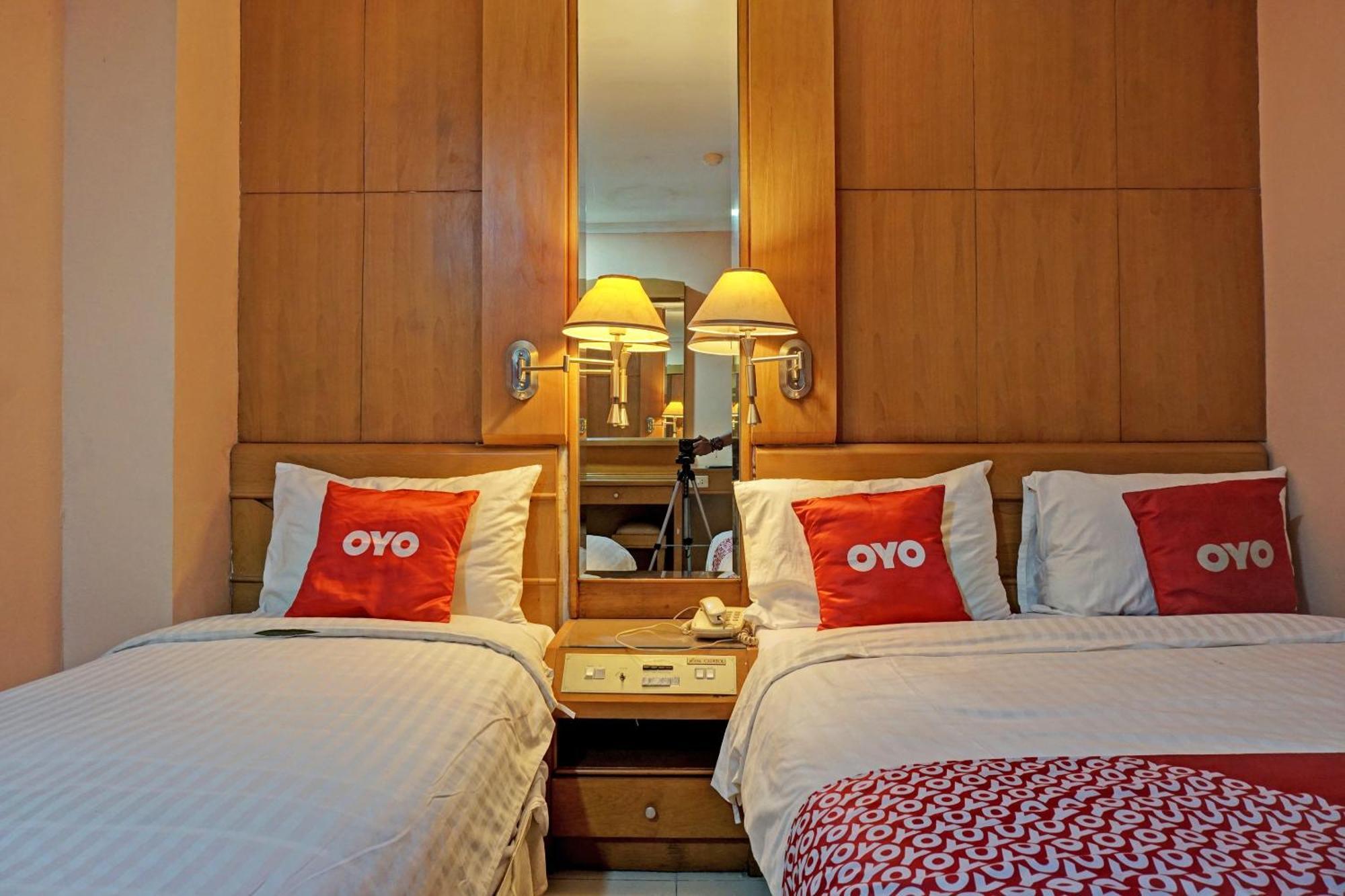 OYO 671 Hotel Capitol Giacarta Esterno foto