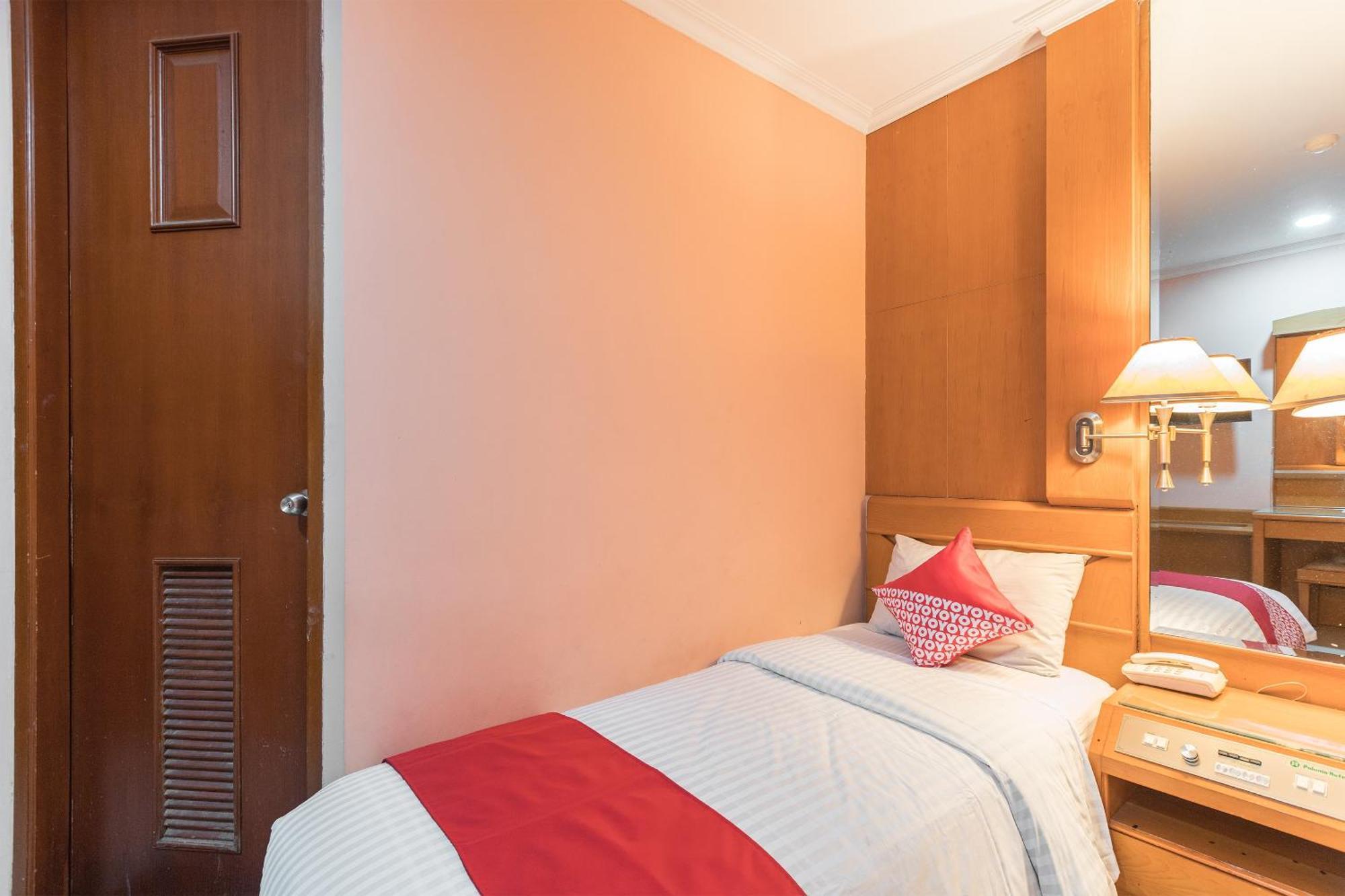 OYO 671 Hotel Capitol Giacarta Esterno foto