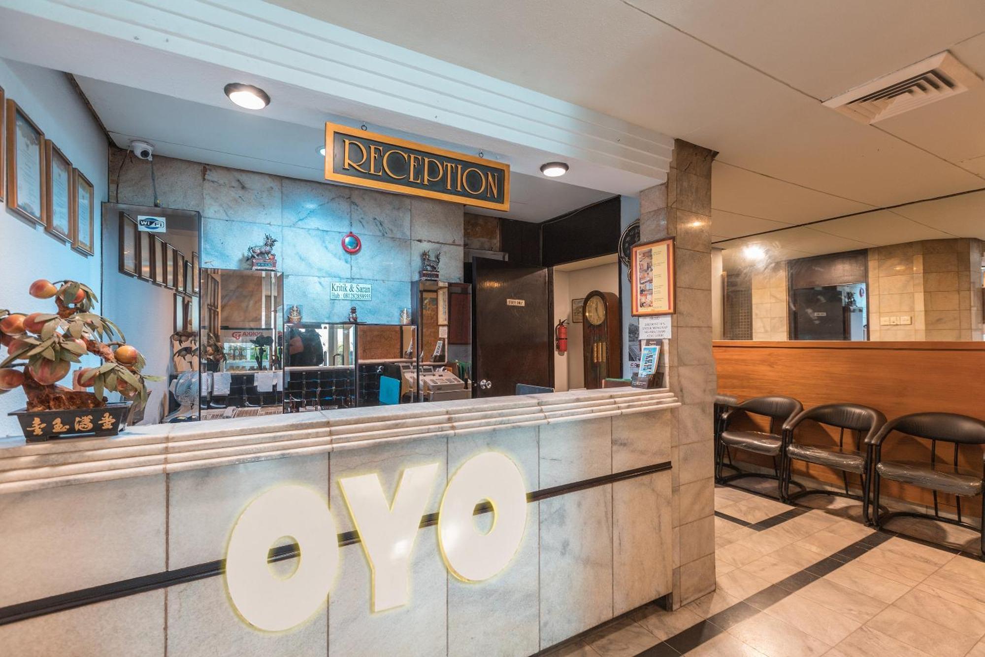 OYO 671 Hotel Capitol Giacarta Esterno foto