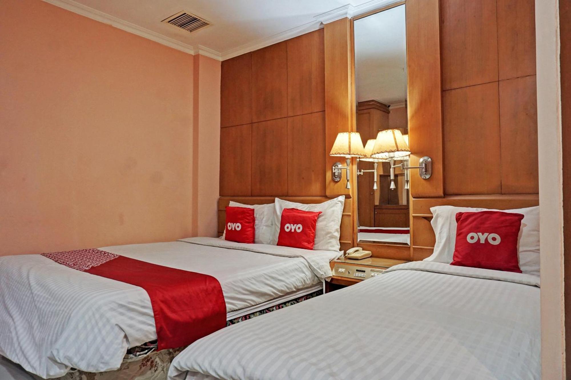 OYO 671 Hotel Capitol Giacarta Esterno foto