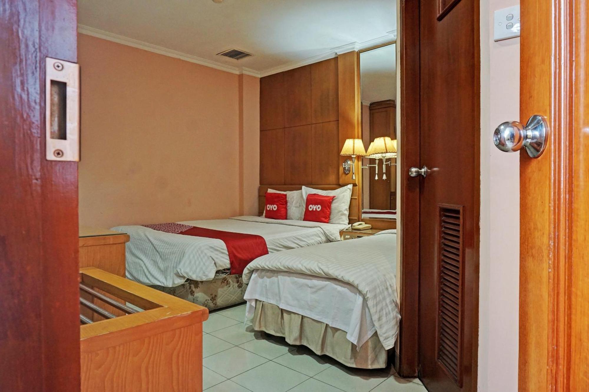OYO 671 Hotel Capitol Giacarta Esterno foto