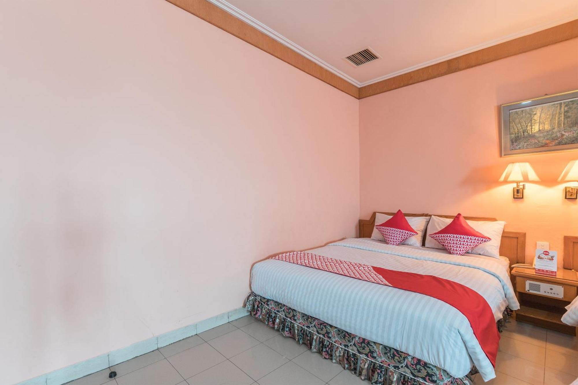 OYO 671 Hotel Capitol Giacarta Esterno foto