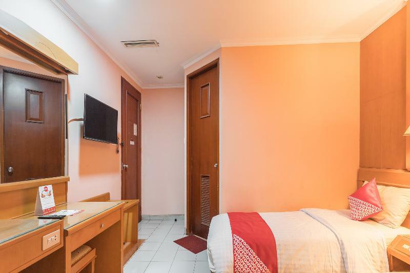 OYO 671 Hotel Capitol Giacarta Esterno foto
